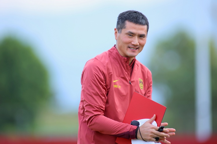 马德兴：邵佳一上任后放低姿态，主动加强国家队与俱乐部沟通