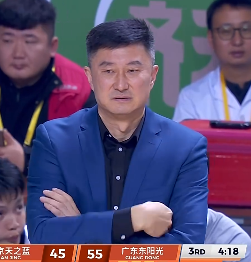 开云体育-广东3消息！杜锋落选最佳教练，徐昕深夜发声，杜润旺合同将到期